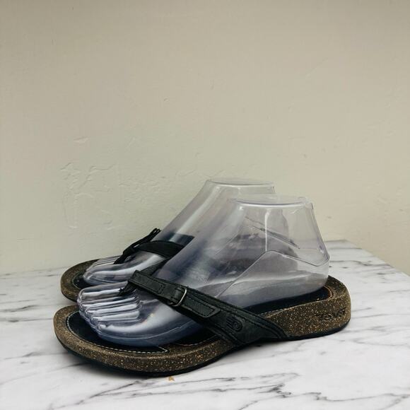 Teva Ventures Black Leather Flip Flops Women’s Size 7 - Picture 1 of 10
